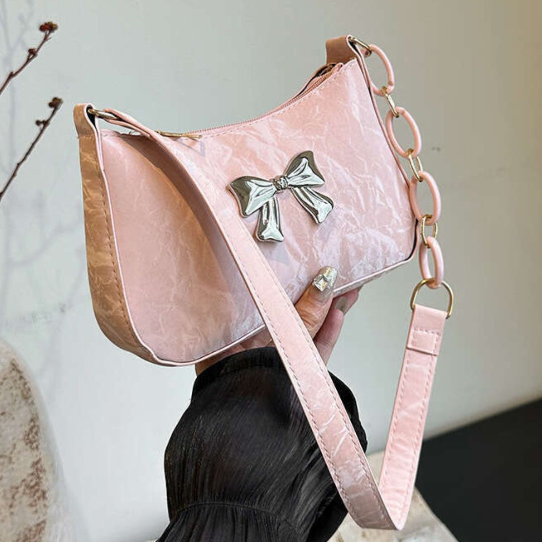 حقيبة كتف كرينكل من الجلد المات مزينة بفيونكة معدنية 